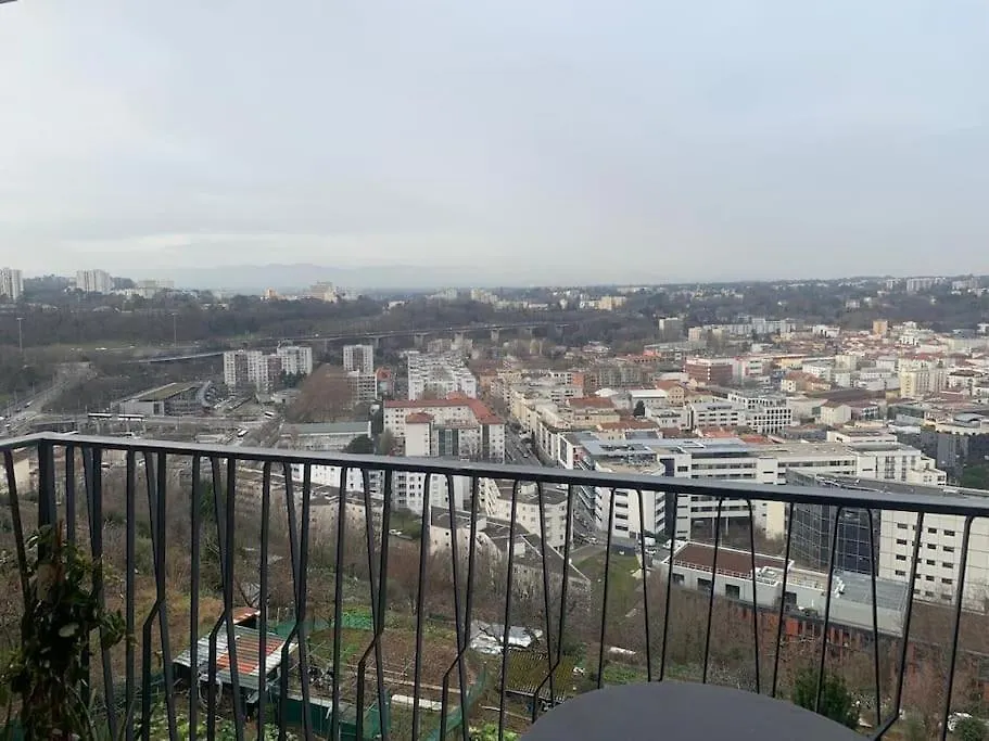 Chambre Confortable Avec Un Lit Double Lyon 0*,  France