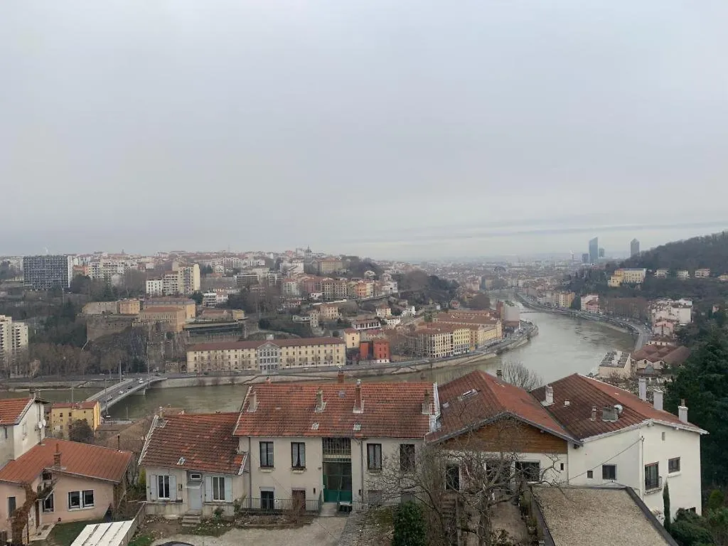 Chambre Confortable Avec Un Lit Double Lyon France